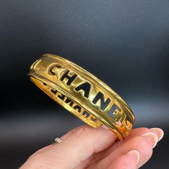Fabulous 24K gold plated Chanel vintage bangles set - Picture 4 of 14